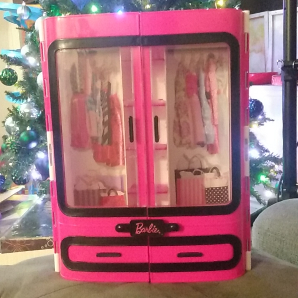 Barbie Pink Wardrobe Closet with Handle